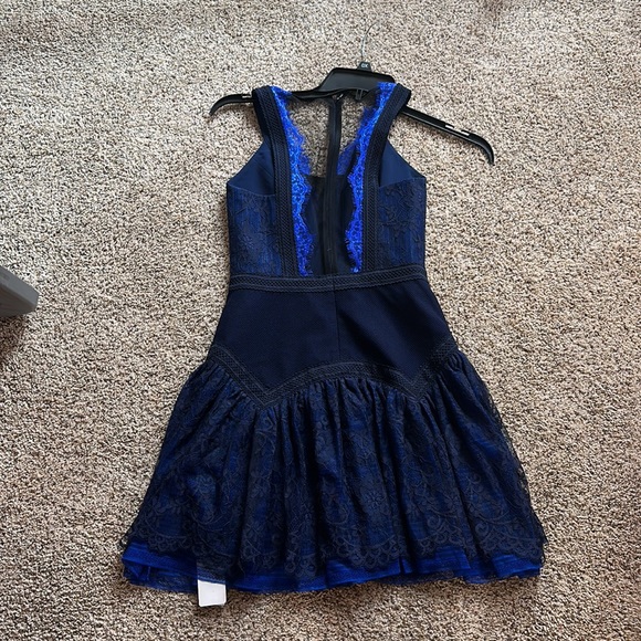 Three Floor Dress - Picture 5 of 7